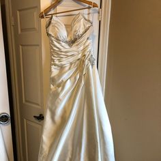 New Never Worn, Sample Dress. This Piece Has Been All Hand Beaded, There Are A Couple Pieces Loose Which Can Be Put Back Very Easily. Will Need A Dry Cleaning Before Wears. Color Ivory Cream Silk With Next Underlay To Give Volume. Size 8. The Body Also Has Boning Inside To Support. Open To Reasonable Offers. Silk Wedding Dress With Lined Bodice, Floor-length Evening Dress With Lined Bodice For Wedding, Wedding Evening Dress With Ruched Fitted Bodice, Satin Floor-length Dress For Mother Of The Bride, Floor-length Wedding Dress With Lined Bodice, Floor-length Wedding Dress With Ruched Bodice, Satin Floor-length Wedding Dress With Fitted Bodice, Formal Satin Floor-length Wedding Dress, Formal Satin Wedding Dress With Sweetheart Neckline