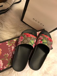 Gucci Bloom Slides, Luxury Slides, Cute Slides, Pretty Sneakers, Gucci Slides, Pretty Sandals, Shoes Outfit Fashion, Shoe Wishlist