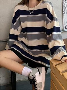 Pull Oversize, Stripe Outfits, Fall Hoodies, Top Streetwear, Oversized Pullover, Winter Mode, Moda Vintage, Fashion Couple, Mua Sắm