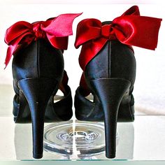 New “Be A Queen-Too Much Is Not Enough-Queen B” Heel Beverly Feldman Size 8 4 Inch Heel Black Sateen Open Toe Wine Ribbon Bow On Back And Throughout Body Original Packaging Included Y2k Old Stock Red Bow Heels For Formal Occasions, Classic Burgundy Heels For Party, Classic Burgundy Party Heels, Y2k Black, Queen B, 4 Inch Heels, Ribbon Bow, Ribbon Bows, Black Heels