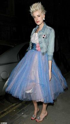 Agyness Deyn: punk style prom dress Punk Rock Prom, Punk Prom Dress, Punk Prom, 80s Prom Party, 80s Party Outfits, Agyness Deyn, 80s Punk, 80s Prom Dress, 80s Prom