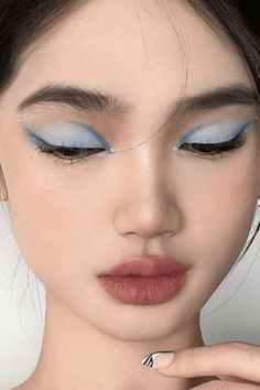 Cool Blue Makeup, Blue Summer Makeup, Light Blue Eyeshadow For Brown Eyes, Blue Soft Makeup, Powder Blue Makeup, Blue Grey Makeup, Silver And Blue Makeup, Soft Blue Eye Makeup