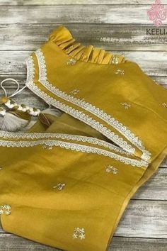 Different Types Of Blouses, Types Of Blouses, Kalamkari Blouse Designs, Exclusive Saree Blouse Designs, Maggam Designs, Photoshoot Boy, Pattern Blouses, Kalamkari Blouse, Blouse Necklines