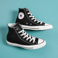 Black Hi Top Converse, Converse Shoes High Top, Zapatillas All Star, Galaxy Converse, Black Chuck Taylors, Galaxy Vans, Black Chucks, White High Top Converse, Converse Outfits