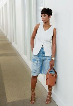 Denim Brunch Outfit Ideas, Bermuda Outfits, Creative Style Outfits, Simple Style Outfits, Cool Girl Style, London Outfit, Casual Outfit Inspiration, Classy Casual