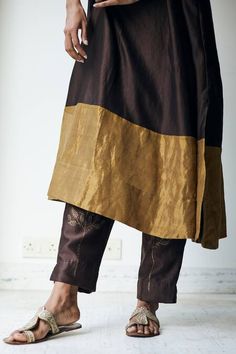 Buy Brown Chanderi V Neck Kurta And Pant Set For Women by Shorshe Clothing Online at Aza Fashions. V Neck Kurta, Straight Kurta, Kurta With Pants, Fashion App, Pant Set, Printed Pants, Straight Pants, Set For Women, Aza Fashion