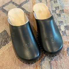 Clogs Size 40/41. Never Worn. Classic Closed Toe Non-slip Clogs, Classic Non-slip Closed Toe Clogs, Classic Non-slip Slip-on Clogs, Slipper Shoes Women, Vintage Clogs, Brown Mules, Rubber Clogs, Brown Clogs, Clogs And Mules