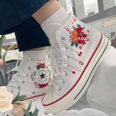 Embroidered Converse/Christmas Shoes Chuck Taylor 1970s Christmas Bouquet/Pine Tree Embroidery/Converse Embroidered Flowers Christmas Converse Haute, Converse Embroidery, Converse Chuck Taylor 70, Embroidered Converse, Converse Custom, Christmas Shoes, Girls Converse, Custom Converse, Embroidery Shoes