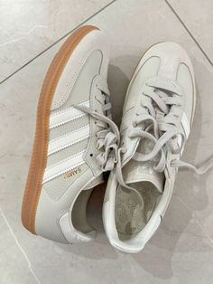 Beige Samba Outfit, Beige Sambas, Sambas Women Outfit, Adidas Samba Beige, Adidas Shoes Womens, Adidas Beige, Adidas Samba Shoes, Samba White