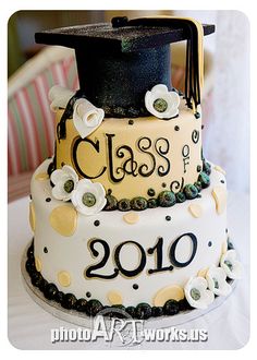 a graduation cake that is decorated with flowers and a mortar on top for the class of 2010