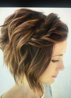 wedding hairstyles for short hairbob Fine Haircut, Styles For Wavy Hair, Bob Wedding Hairstyles, Blonde Hair Tan Skin, Hair Tan Skin, Chic Short Hair, Wedding Dress Mermaid, Wavy Bob Hairstyles, Vintage Wedding Hair