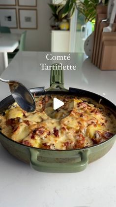 a casserole dish is shown with a spoon in it and the words, come tarifette