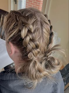 Lax Hairstyles, Gymnastics Hairstyles, Football Hair, Soccer Hairstyles, Track Hairstyles, Sports Hair, Volleyball Hair, Competition Hair, Long Hair Trends