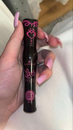 Essence Mascara Aesthetic, Aesthetic Mascara, Mascara Aesthetic, Essence Mascara, Essence Makeup, Doll Eye Makeup, Makeup List, Makeup Accesories, Makeup Is Life