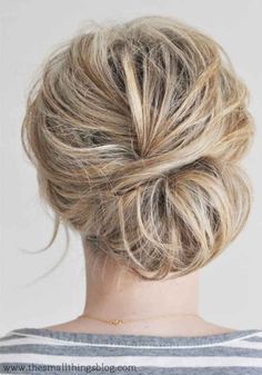 Cool Updo Hairstyles for Women with Short Hair - Fashionisers Messy Chignon, Simple Bun, German Wedding, Chignon Hair, Fishtail Braid, Bridal Comb, Low Bun, Love Your Hair, Short Hairstyle