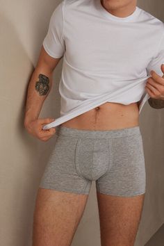 Our Natural Fresh lightweight cotton boxers are designed for men who appreciate everyday comfort. Made from high-quality, breathable cotton, these short boxers feature a smooth, soft finish that feels luxurious against the skin. The lightweight fabric not only keeps you comfortable throughout the day but also minimizes the appearance of underwear lines beneath your clothes, ensuring a discreet look. The soft, elastic waistband adds another layer of comfort, ensuring a secure yet gentle fit that Casual Micro-elastic Cotton Boxer Briefs, Casual Stretch Boxer Briefs With Light Support, Fitted Gray Cotton Boxer Briefs, Gray Fitted Cotton Boxer Briefs, Comfortable Stretch Cotton Boxer Briefs, Casual Seamless Boxer Briefs, Boxer For Men, Cotton Boxer Shorts, Men Boxers