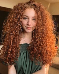 Red Haired Beauty, Ginger Hair Color, Red Hair Woman, Beautiful Red Hair, Curly Hair Inspiration, Redhead Girl, Long Red, Magic Art