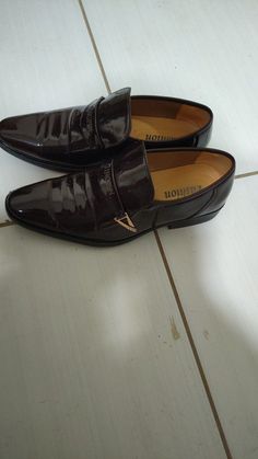 Yeknu Men Dress Italian Leather Shoes Slip On Fashion Men Leather Mocc Slip-on Brown Dress Shoes For Party, Brown Slip-on Dress Shoes For Party, Brown Round Toe Loafers For Party, Brown Closed Toe Dress Shoes For Party, Brown Almond Toe Loafers For Party, Brown Flat Dress Shoes For Formal Occasions, Dress Italian, Male Shoes, Italian Dress