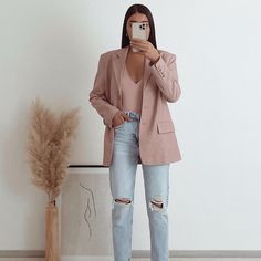 Zara Oversized Blazer Size M Trend Menswear Blazer In Faded Pink High Demand Sold Out In Zara Brand New Never Worn Excellent Condition Blazer And Jeans Outfit Women, Thrift Outfits Ideas, Oversized Blazer Outfit, Pastel Blazer, Zara Brand, Outfit Zara, Mom Jeans Outfit, Jeans Outfit Women, Mens Fashion Blazer