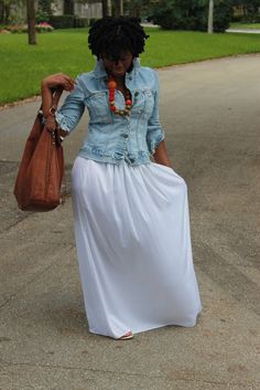 Light Wash Jeans Outfit Women, Look Plus Size, School Looks, White Skirt, Look Plus, Modest Outfits, Fashion Sense