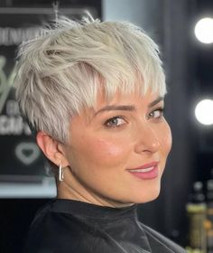 Sliced Platinum Pixie for Round Faces Edgy Short Haircuts, Short Hair Cuts For Round Faces, Pixie Bob Haircut, Cute Short Haircuts, Balayage Blonde, Super Short Hair, Bob Hairstyles For Fine Hair, Short Layered Haircuts, Blonde Pixie Cuts