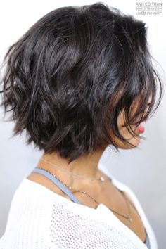 #Farbbberatung #Stilberatung #Farbenreich mit www.farben-reich.com TEXTURED // BOB Volumizing Medium Length Haircut, Short Bobs, Popular Haircuts, Hair Styles 2017, Haircut For Thick Hair, Short Haircut, Short Hair With Layers