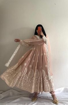 Orang India, Women Gown, Desi Dress, Bandhani Dress, Party Wear Gown, Traditional Indian Dress, Gaun Fashion, Desi Fashion Casual, Pakistani Fancy Dresses