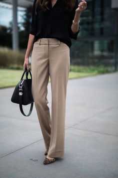 Khaki Pants Outfit Women, Tan Pants Outfit, Slacks Outfit, Khaki Pants Outfit, Work Attire Women, Mode Tips