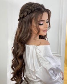 Sanggul Modern, Κούρεμα Bob, Hair Mistakes, Hoco Hair Ideas Medium, Quince Hairstyles, Open Hairstyles, Long Hair Wedding Styles, Hoco Hair Ideas, Birthday Party Decoration