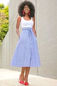 Blue White Striped Skirt Outfit, Gingham Skirts, Striped Skirt Outfit, Blue And White Striped Skirt, Pantry White, Midi Skirt Style