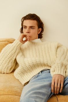 Model Digitals, Mode Poses, Christmas Portrait, Mens Editorial, Stylish Mens Outfits, Men Fashion Casual Outfits, Mens Winter Fashion, Moda Vintage, 가을 패션