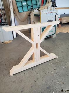 a table that is made out of plywood and some other woodworking equipment in the background