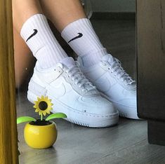 White Sneakers Aesthetic, Nike Socks Outfit, Cargo Pants Outfit Men, Air Force Shoes, Pants Outfit Men, All Nike Shoes, Cargo Pants Outfit, Nike Socks, Cute Nikes