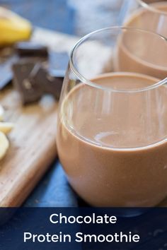 A chocolate protein smoothie sits next to dark chocolate and bananas. Chocolate Protein Smoothie, Chocolate Protein, Healthy Protein, Protein Snacks