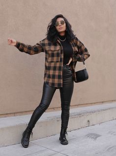 Simple Edgy Outfits Casual, Leggings Casual Outfit, Black Leggings Casual, Contrast Outfit, Leggings Outfit Ideas, Black Leggings Outfit, Leggings Outfits, Leggings Outfit, Legging Outfits