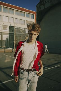 Charles de Vilmorin by Fanny Latour-Lambert Red T Shirt Outfit Men, Red Clothes Men, Red Shirt Outfit Men, 80s Clothes Men, Red Outfit Men, 70s Hollywood, 80s Fashion Men, Fashion Guys, 80s Men