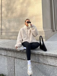 Modele Fitness, Look Legging, Leggings Outfits, Winter Fashion Outfits Casual, Cold Outfits, Neue Outfits, Elegante Casual, Athleisure Outfits, Winter Mode