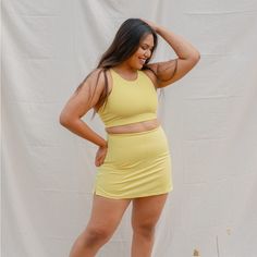 A Sporty, High Rise Exercise Skirt From Sustainable Brand Girlfriend Collective Perfect For Spring And Summer! Perfect Piece For Tennis, Yoga, Or Pilates At 9, Bottomless Brunch At 1, Festival At 3 - Built-In Compressive Shorts - Hidden Mesh Pockets For Your Keys, Card, Or Phone - Small Waistband Pocket - Cute Side Slits - Limited Edition Color Chartreuse - A Bright Green Yellow - Compressive Wicking Fabric Made From Recycled Water Bottles Containing 79% Rpet And 21% Spandex - New With Tags - En Stretch Yellow Mini Skirt, Yellow Stretch Mini Skirt, Casual Fitted Yellow Mini Skirt, Yellow Short Mini Skirt For Summer, Stretch Yellow Mini Skirt With Lined Skirt, Stretch Yellow Mini Skirt With Lining, Yellow Stretch Skort For Spring, Yellow Stretch Lined Mini Skirt, Yellow Short Skort For Spring