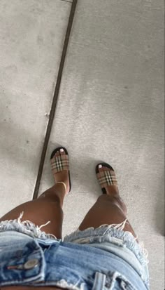 Burberry Slides Outfit Women, Rauch Fotografie, Cute Slides, Rich Girl Lifestyle, Cute Slippers, Swag Girl Style, Shoe Inspo, Girly Shoes