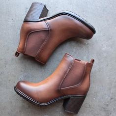 Tan Chelsea Boots, Galaxy Converse, Galaxy Vans, Leather Chelsea Boots, Shoe Closet, Soft Grunge, Grunge Style