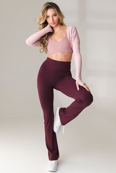 Our Cloud II Foldover Trouser is designed for the ultimate comfort whether you are enjoying your workout of the day or stopping by your favorite coffee shop. This pant offers medium support and compression to accentuate your assets. Workout Of The Day, Squat Proof, Athletic Apparel, Deep Colors, Workout Shorts, Coffee Shop, The Day, Trousers, High Waisted