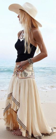 Bohemian Schick, Summer Outfits Women 20s, Boho Chic Style Outfits, Boho Summer Outfits, Winter Red, Bohemian Skirt, Maxi Skirt Boho