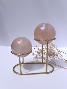 (Quick Processing: Orders processed same day before 2pm PST.) Our Double Sphere Holder is a stylish and minimalistic addition to any home decor. Its sleek metal stand is designed to hold two crystal spheres (not included). The stand is perfect for displaying your favorite crystal spheres and looks best when using two spheres similar in size or one large and one small sphere. The holder's design will enhance the beauty of any room with its elegant and timeless look. ✦ MEASUREMENTS ✦ **The suggest Crystals Storage Display, Crystal Sphere Holder Diy, Crystal Display Ideas Bedroom, Crystal Bedroom Aesthetic, Crystal Display Ideas Decor, Witchy Apartment Aesthetic, Decorating With Crystals, Crystal Display Ideas, Crystal Sphere Holder