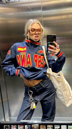 Jewelry In Hair, Tomboy Streetwear, 2000s Outfits, Mismatched Earrings, Chunky Rings, Mood Board Fashion, Cold Weather Outfits, Insta Instagram, Streetwear Fashion Women