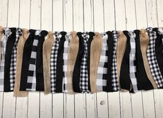 the black and white checkered ribbon is lined up