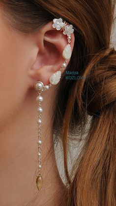 Ear cuff earring - "Elegant Fairy" - with lime gem, pearls, carved mother of pearl plus stud for other ear.. $47.00, via Etsy. Cincin Diy, Sparkle Butterfly, Butterfly Face, Cuff Earring, Ear Cuff Earings, Ear Cuffs, Simple Elegant, Cuff Earrings, Ear Jewelry