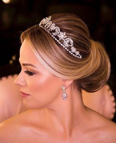 Air Force Wedding, Wedding Bun, Wedding Bun Hairstyles, Hairdo Wedding, Bridal Hair Inspiration, Winter Wedding Dress, Winter Hairstyles