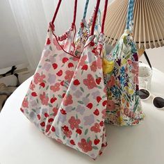 UAKISS - 2024 Korean Elegant Flower Print Tote Bags Vintage Sweet Y2k Cute Women's Handbags High-capacity Casual Kawaii Shoulder Canvas Size:62*35CM ) Casual Kawaii, Woven Beach Bags, Silver Handbag, Y2k Cute, Bags Vintage, Floral Bags, Chain Crossbody Bag, Elegant Flowers, Mini Handbags