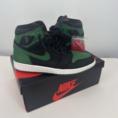 Air Jordan 1 Retro High Og ‘Pine Size 9.5 Green 2.0’ Sku 555088 030 Black/White-Gym Red-Pine Green Upper Material- Leather Pre Owned /Used But Very Good Condition( Almost Brand New) Worn A Handful Of Times Box In Good Condition Green Basketball Shoes With Rubber Sole For Streetwear, Green Basketball Shoes For Streetwear, Green Basketball Shoes With Boost Midsole For Streetwear, Green Leather Basketball Shoes For Streetwear, Green Mid-top Sneakers For Streetwear, Green Leather Basketball Shoes With Boost Midsole, Green High-top Basketball Shoes For Streetwear, Green Lace-up Basketball Shoes For Streetwear, Green High-top Basketball Shoes With Branded Insole