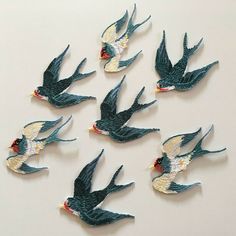 there are many birds flying in the air together on this wall hanging ornament